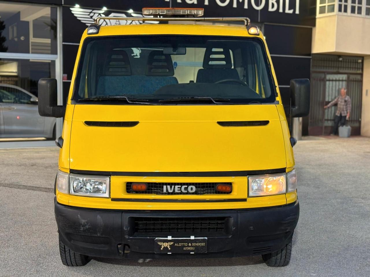 IVECO DAILY CARROATTREZZI 35 C13 ( PATENTE B)