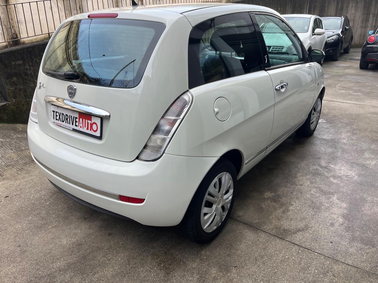 Lancia Ypsilon 1.4 16V Platino