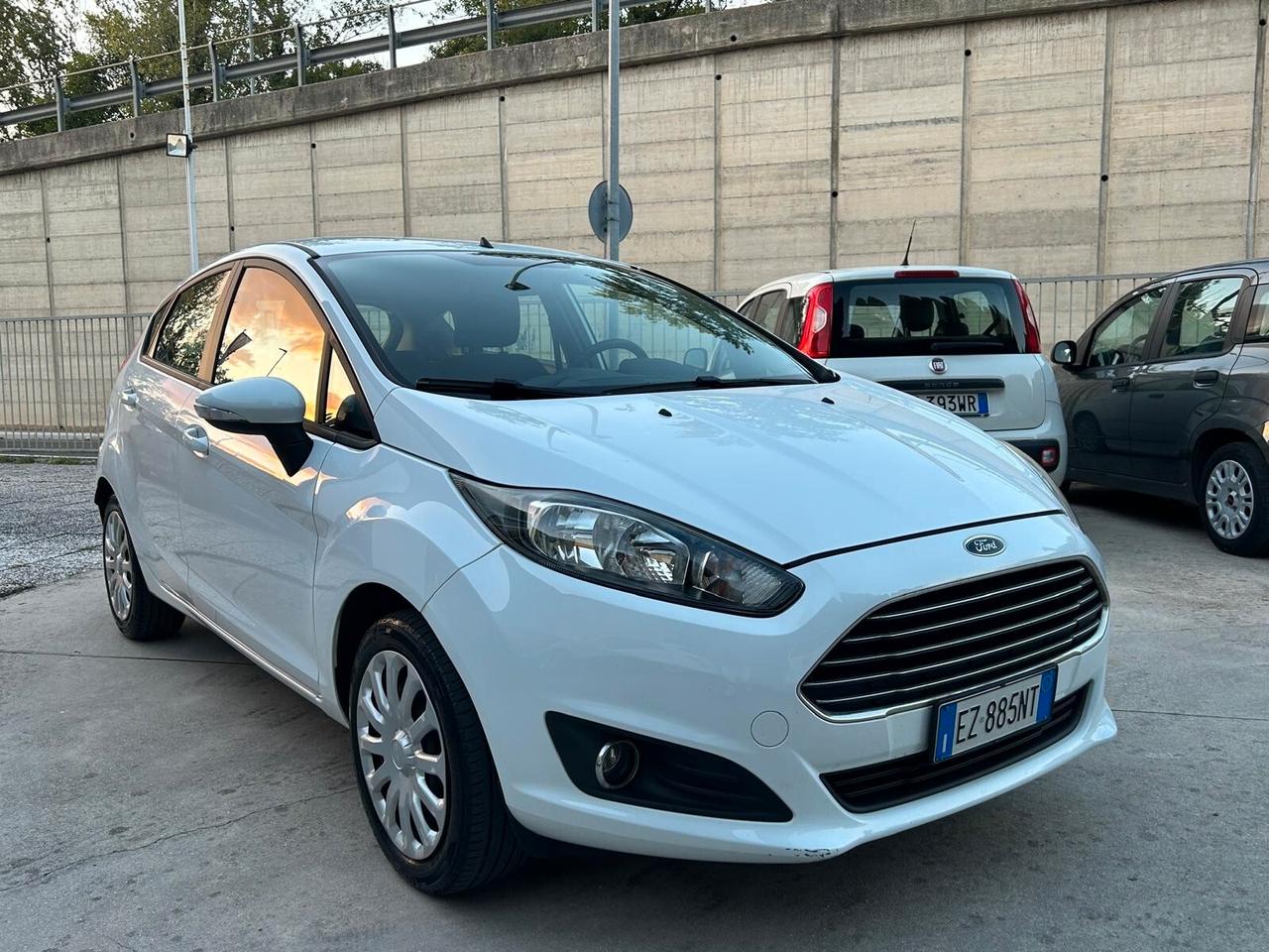 Ford Fiesta 1.5 TDCi 75CV 5 porte Black& White Edition