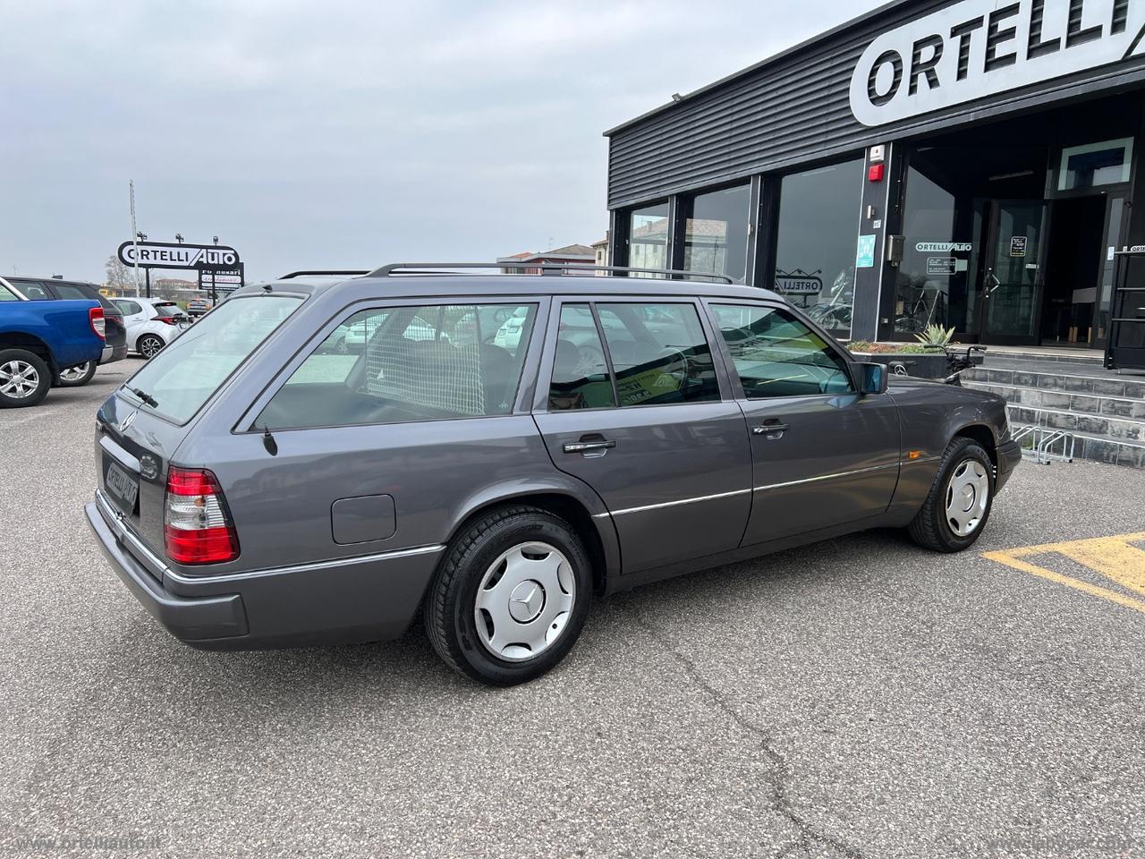 MERCEDES-BENZ E 200 S.W. Elegance DA COLLEZIONE