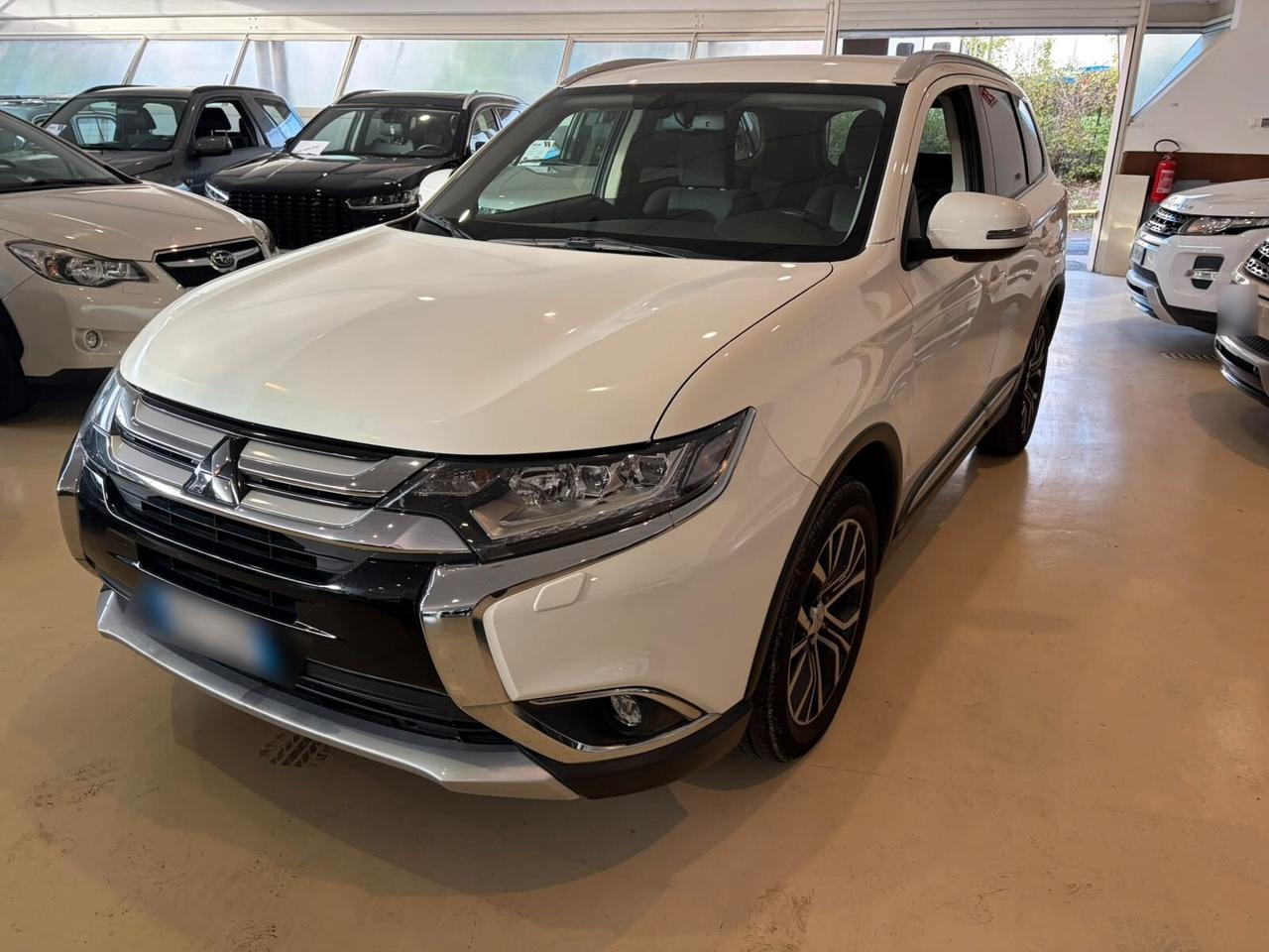 Mitsubishi Outlander 2.2 DI-D 4WD Instyle Plus SDA 7 posti
