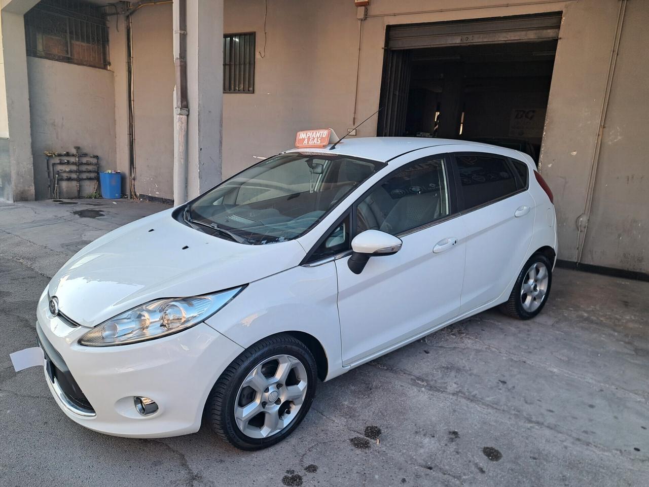Ford Fiesta 1.4 GPL Titanium 2010 unico prop