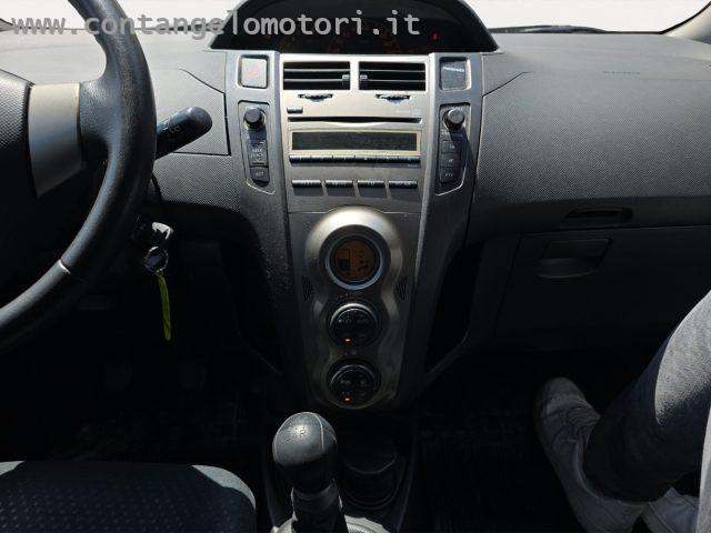 TOYOTA Yaris 1.0 5 porte Sol