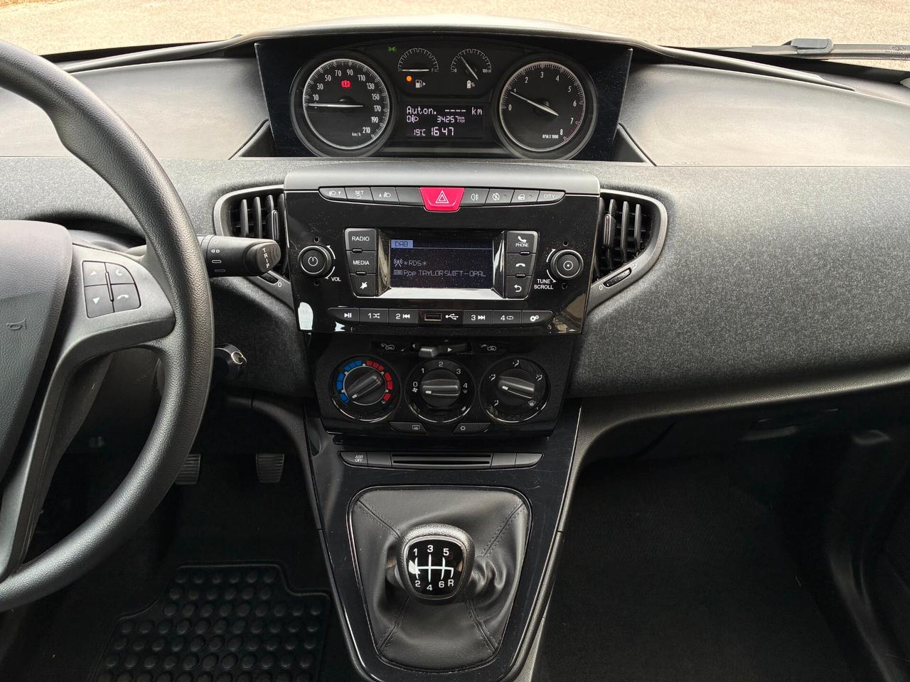 Lancia Ypsilon 1.0 FireFly Hybrid Silver