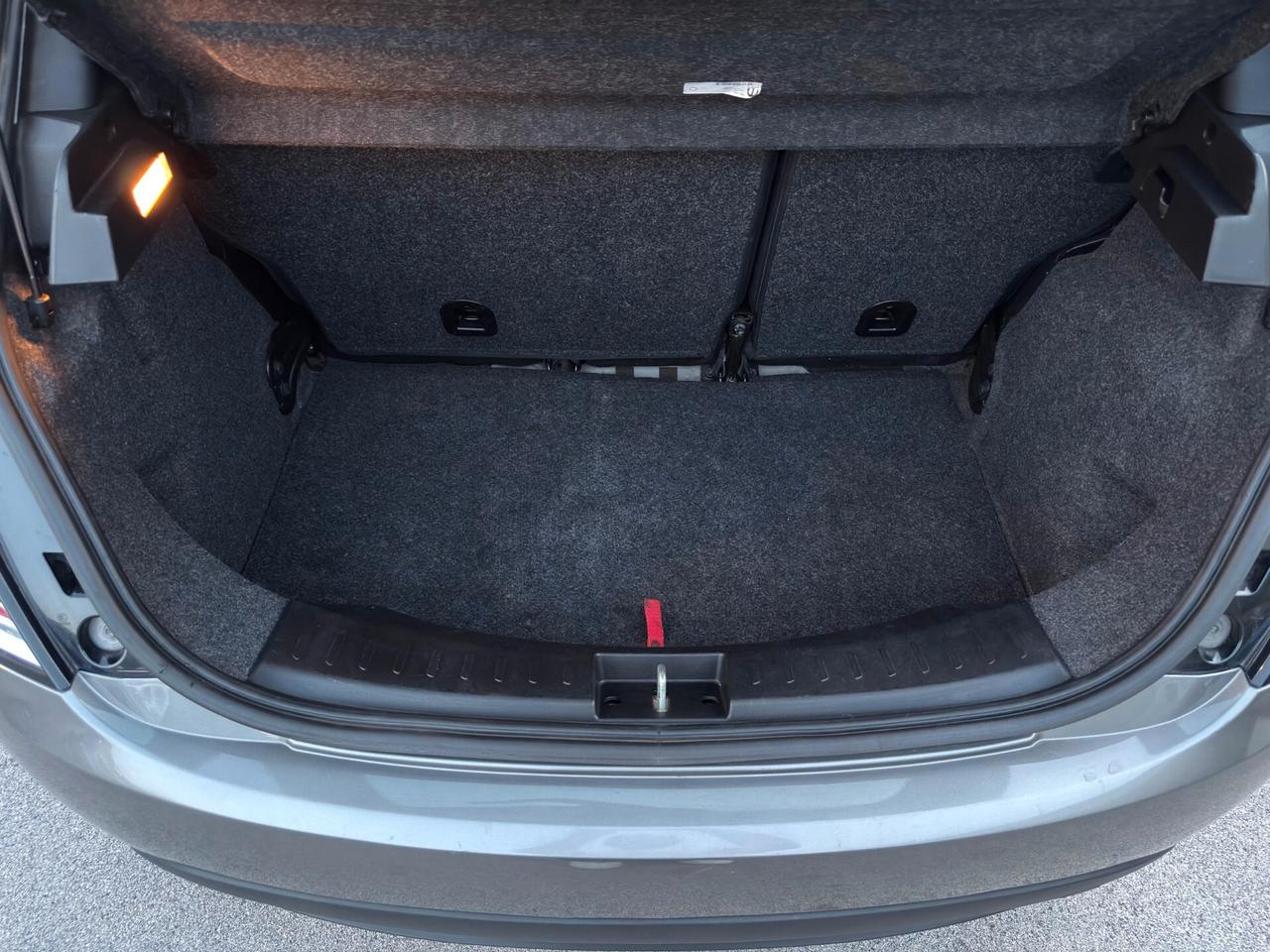 Lancia Ypsilon 1.0 FireFly S&S Hybrid Silver