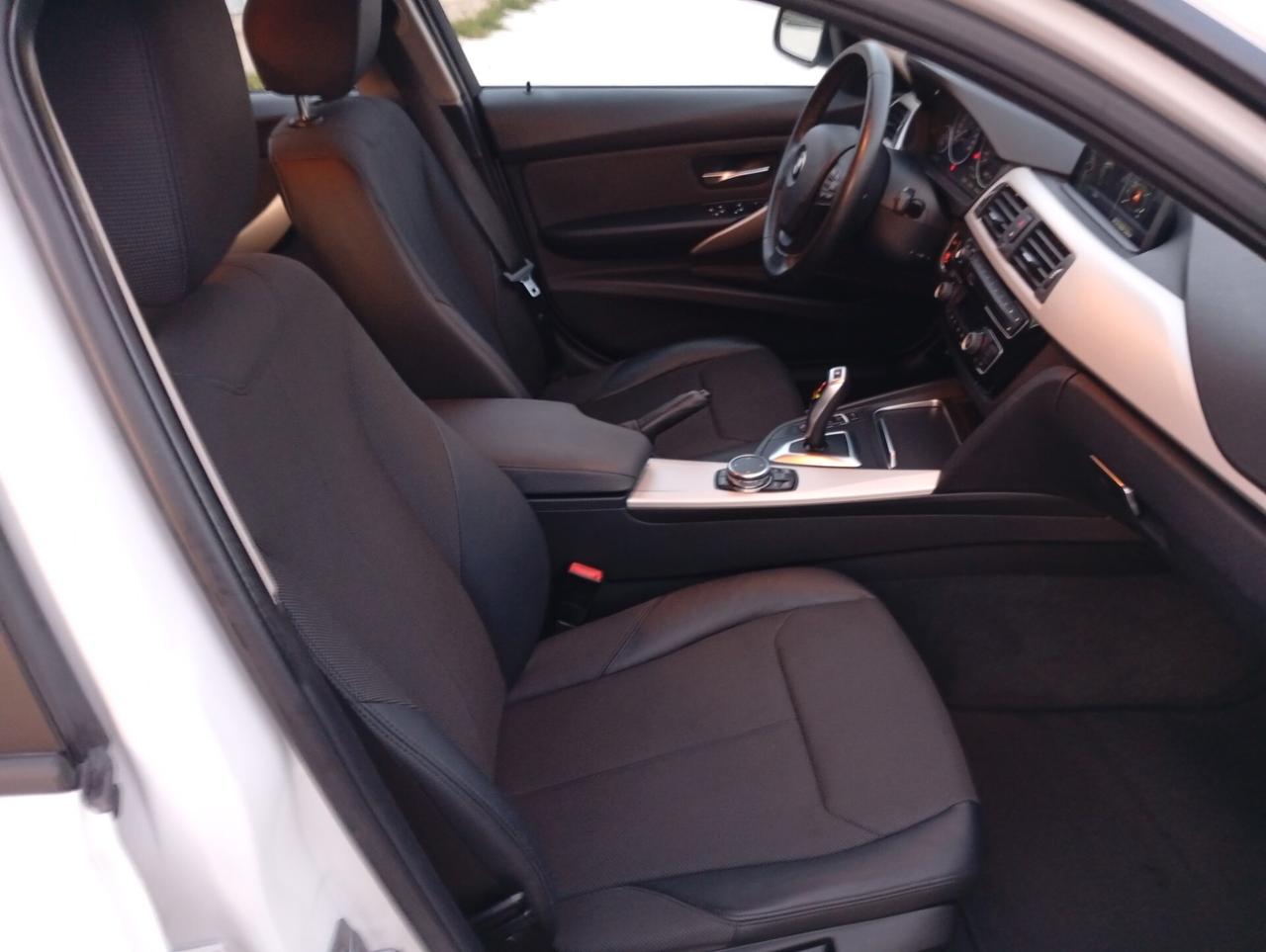 Bmw 320d xDrive Touring Luxury