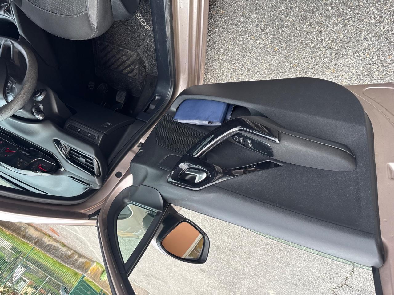 Peugeot 208 PureTech 82 5 porte Allure