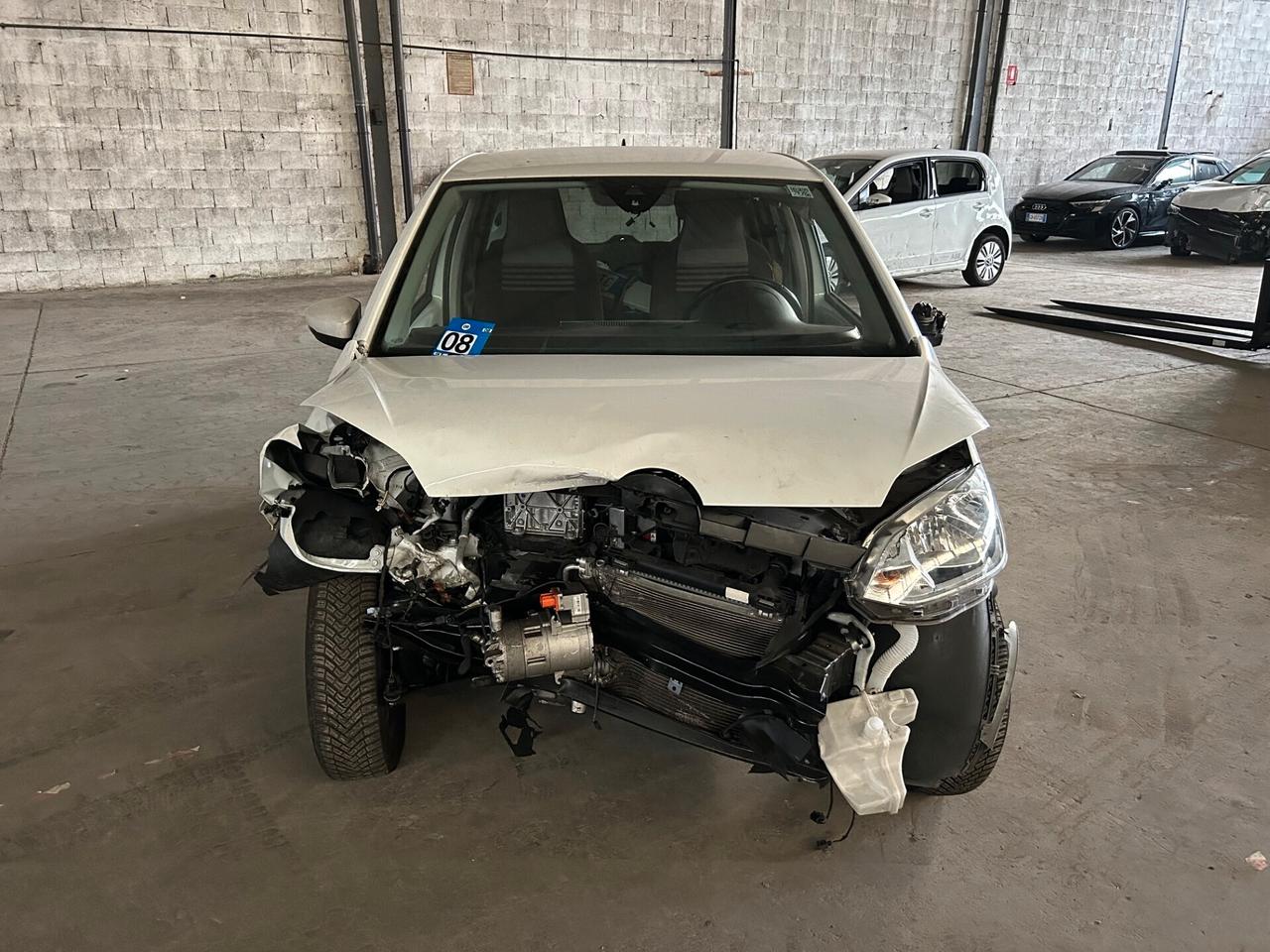 Volkswagen up! e-up! 82 CV 2021 INCIDENTATA