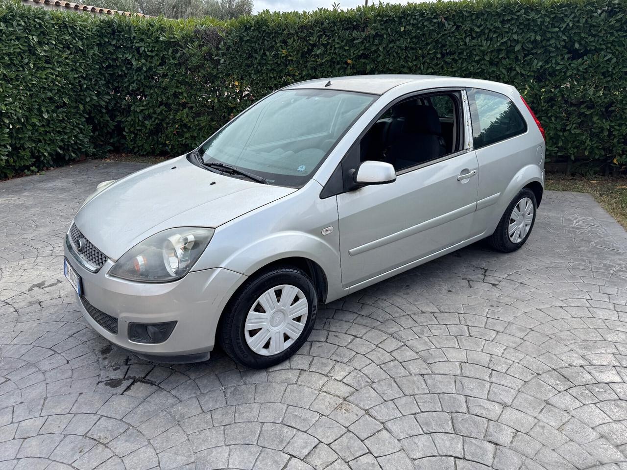 FORD FIESTA 1.2 benzina - POCHI KM - 2007