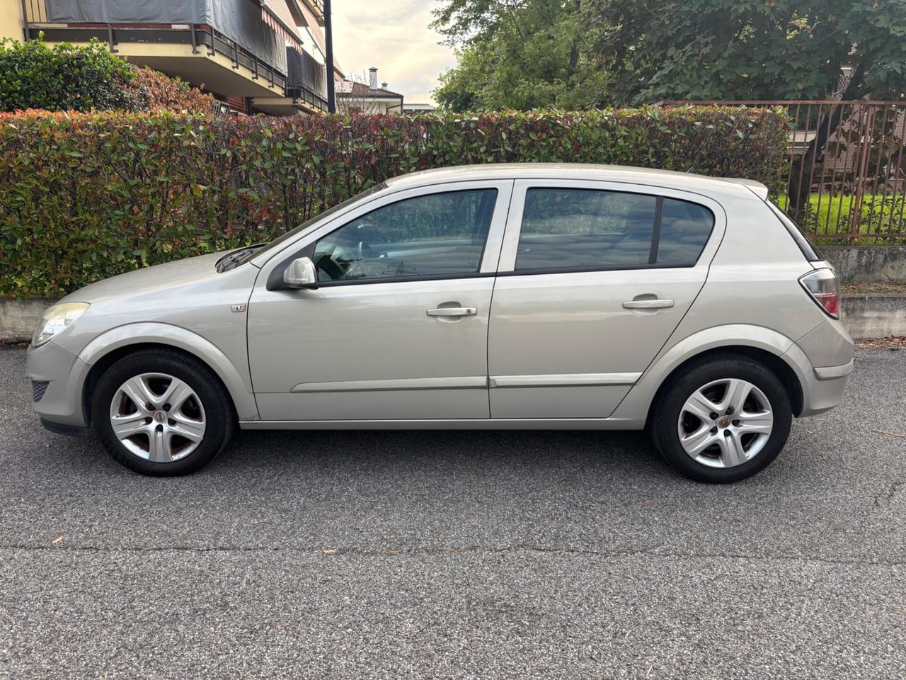 Opel Astra 1.6 115CV 5 porte