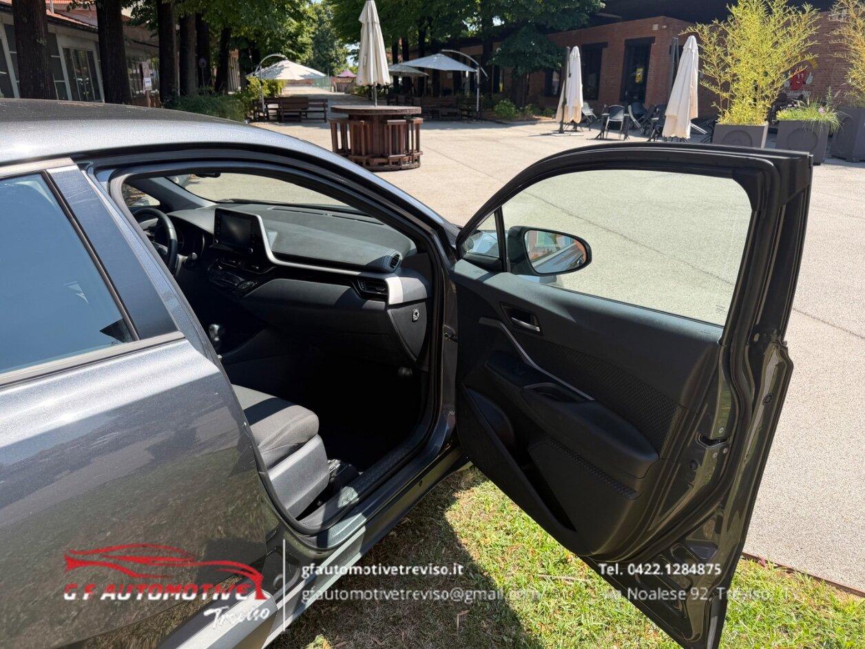 Toyota C-HR 1.8h Business e-cvt