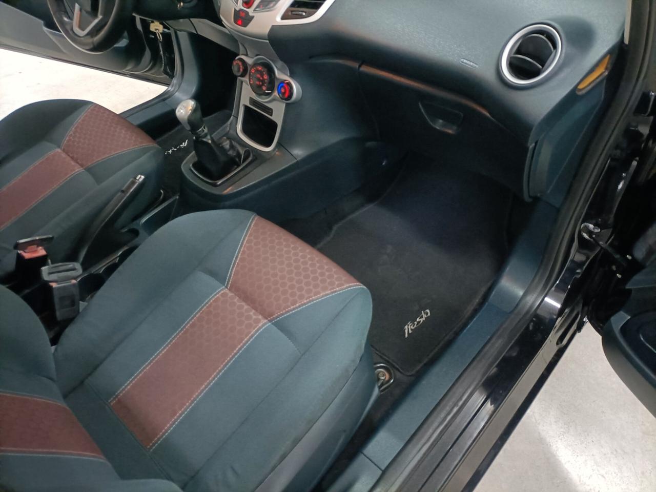 Ford Fiesta 1.4 TDCi 70CV 5 porte Titanium 11/2011