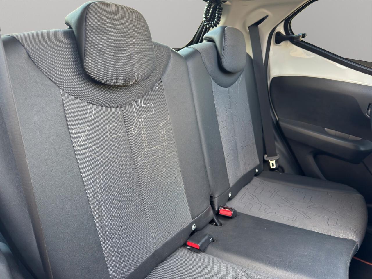 Toyota Aygo 1.0 VVT-i 72 CV 5 porte x-wave orange