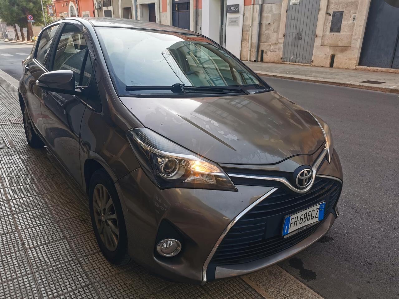 Toyota Yaris 1.0 70 CV 5 porte LOUNGE FULL CAMERA