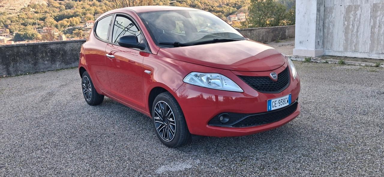 Lancia Ypsilon 1.0 FireFly 5 porte S&S Hybrid Ecochic Gold