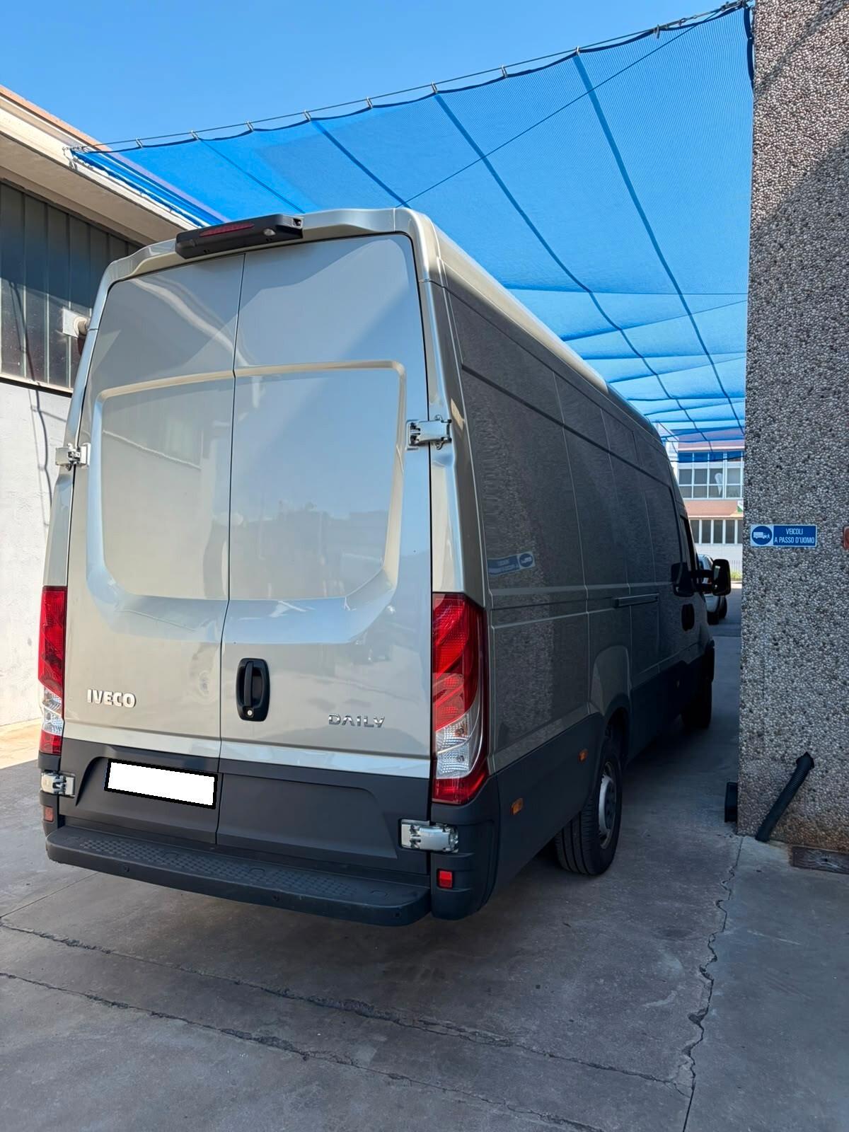 Iveco Daily 35S18HV 3.0 HPT PLM-TA Furgone