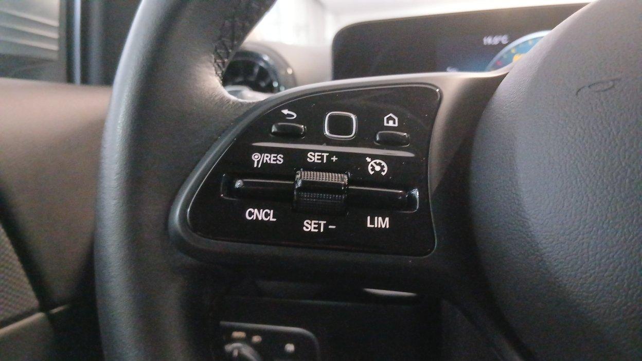 Mercedes-Benz GLA (H247) - GLA 180 d Automatic Business Extra