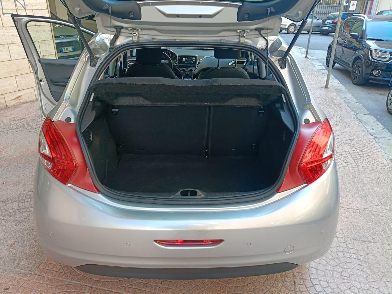 PEUGEOT 208 1.4 HDI-NEOPATENTATI-UNIPRO-Euro5890Euro