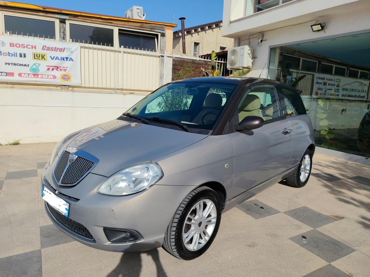 Lancia Ypsilon 1.3 MJT 75 CV Argento