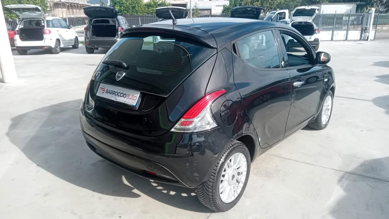 Lancia Ypsilon 1.2 69 CV 5 porte GPL Ecochic Silver