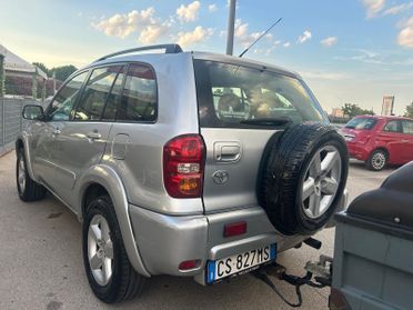 Toyota RAV4 2.0 Tdi 4D gancio carrello N1 autocarro