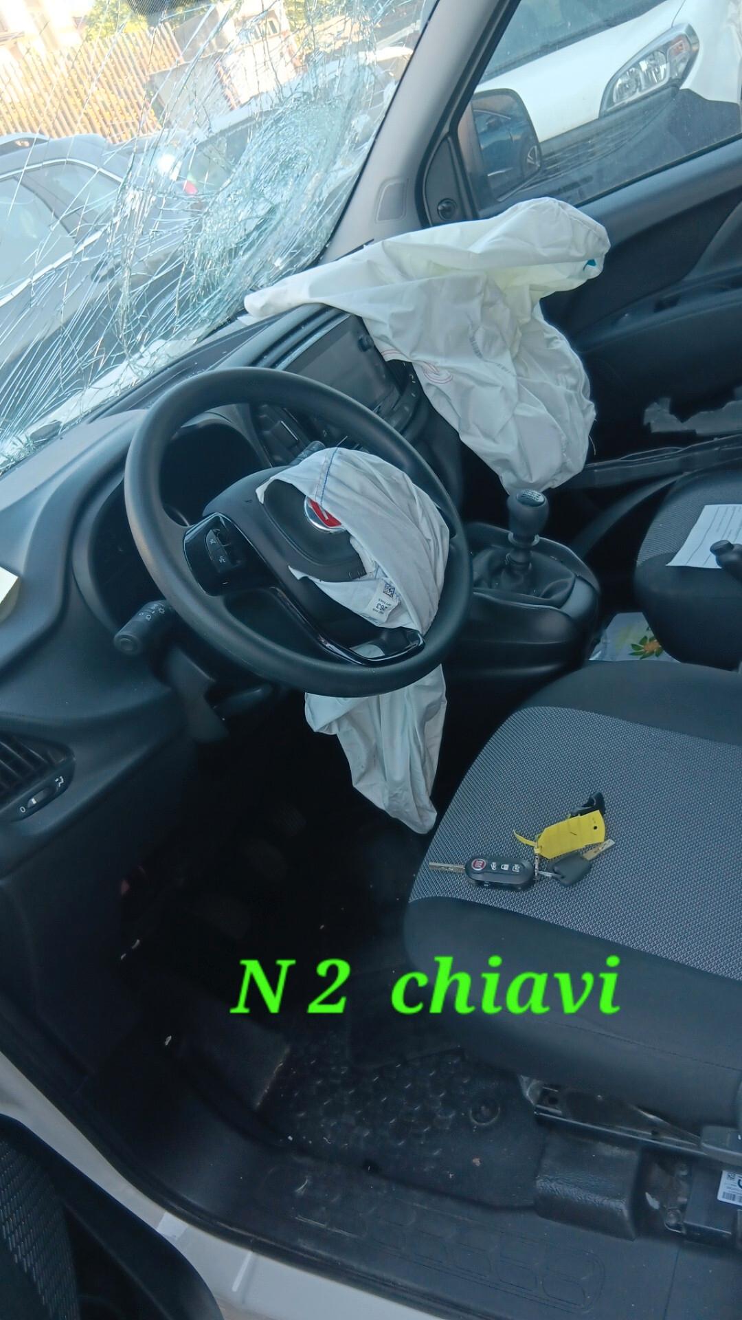 Fiat Doblo incidentata sinistrata mondialcars 022