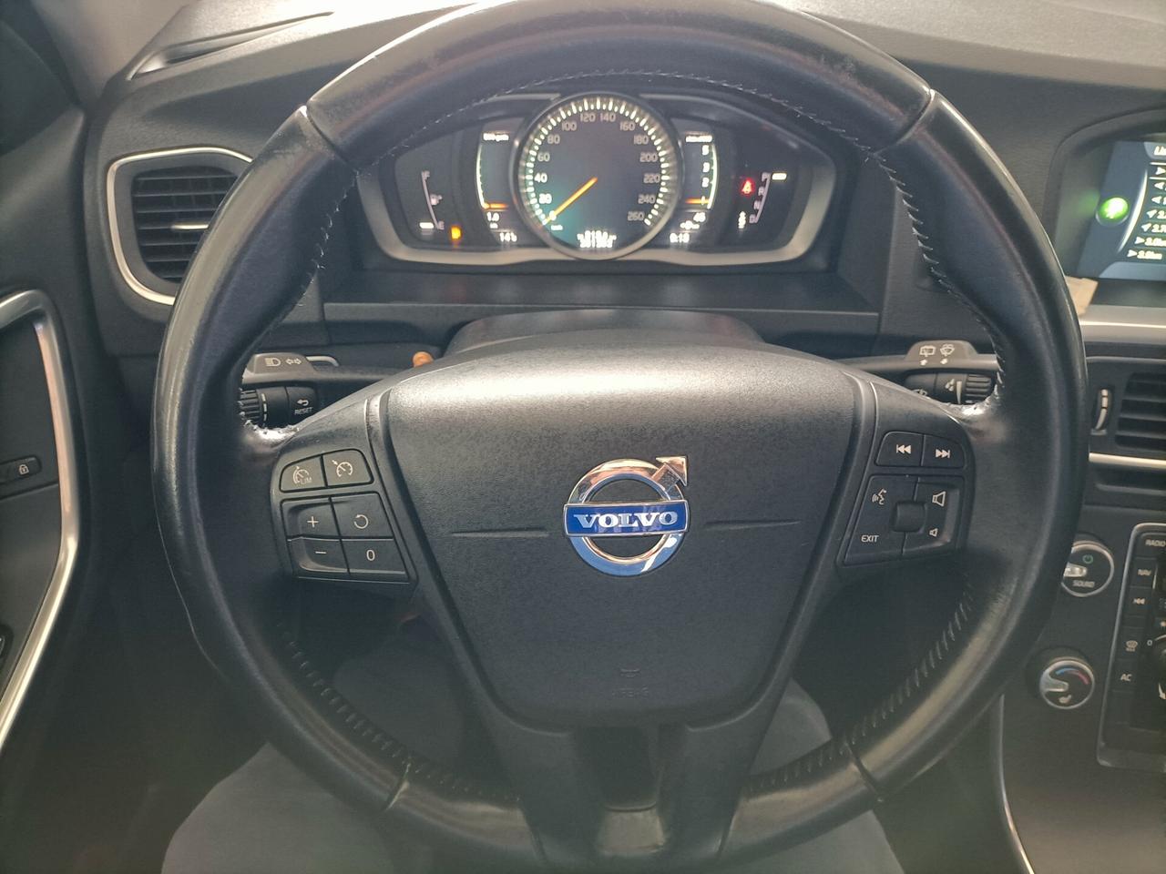 Volvo V60 2.0 D3 150 CV Geartronic R-design - 06/2016