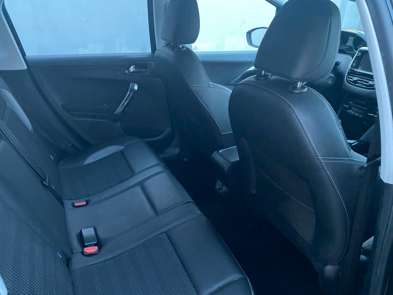 Peugeot 2008 1.6 e-HDi 115 CV | 2015