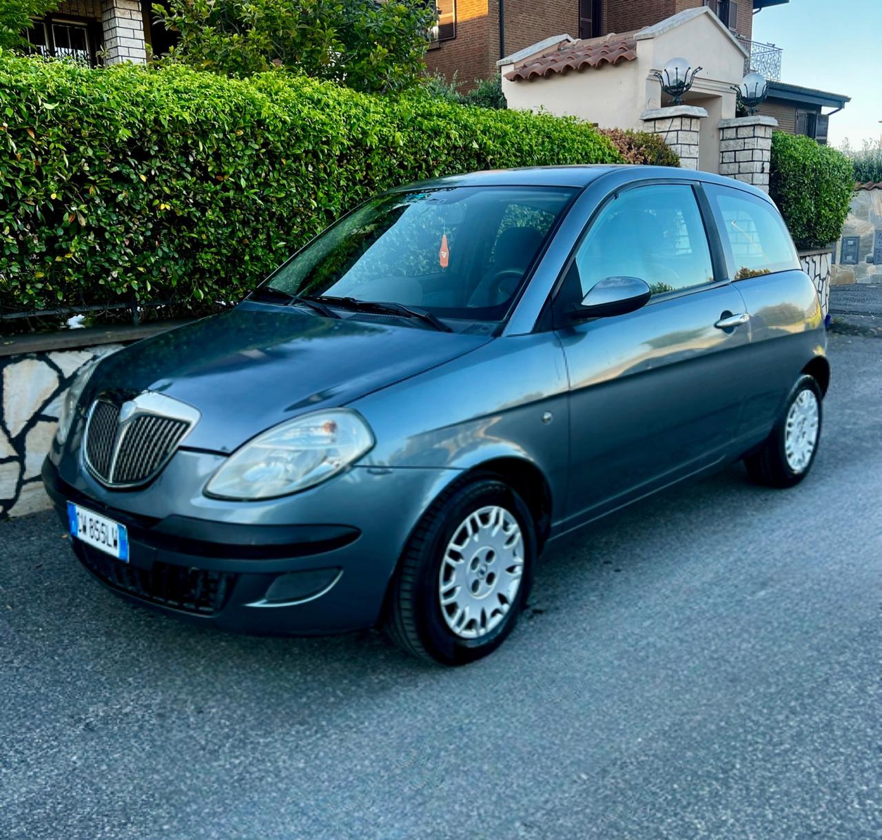 Lancia Ypsilon 1.2 16V Platino benzina neopatentati, ok