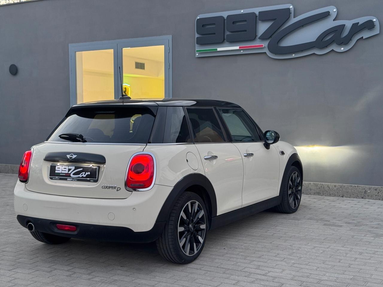 Mini Cooper D 1.5 5 porte - TAGLIANDI CERT. - GARANZIA FINO A 5 ANNI
