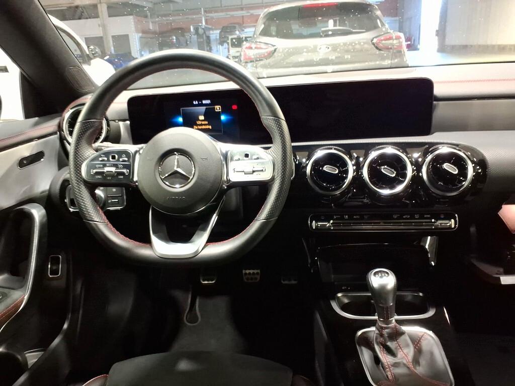 MERCEDES-BENZ CLA 180D 116CV 6M. AMG LINE ( FARI LED - CRUISE - PELLE - NAVI PREMIUM - NIGHT PACK - PARK ASSIST - CERCHI 18 - TETTO BICOLORE )