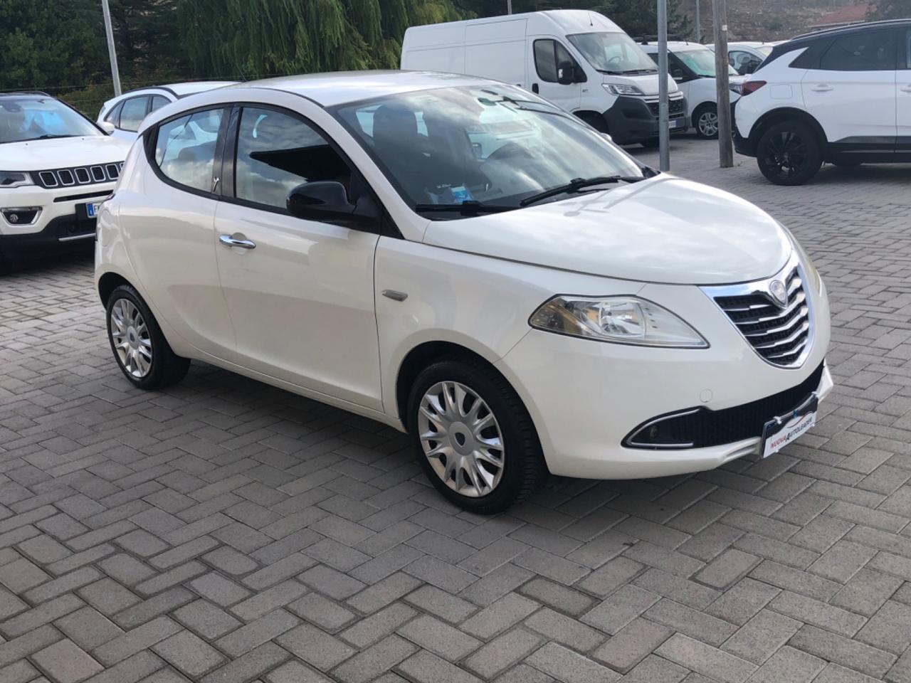 Lancia Ypsilon 1.2 69 CV Unyca 2011