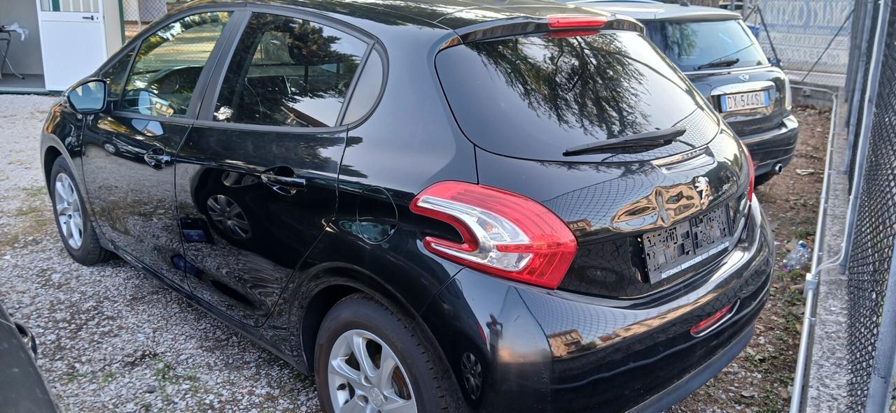 Peugeot 208 PureTech 82 5 porte Allure