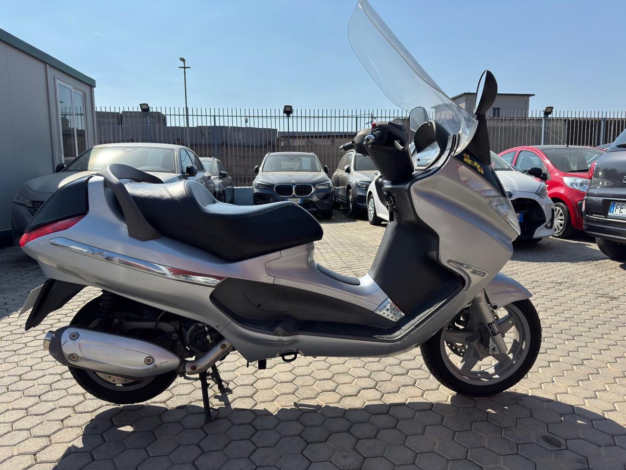 Piaggio X8 200