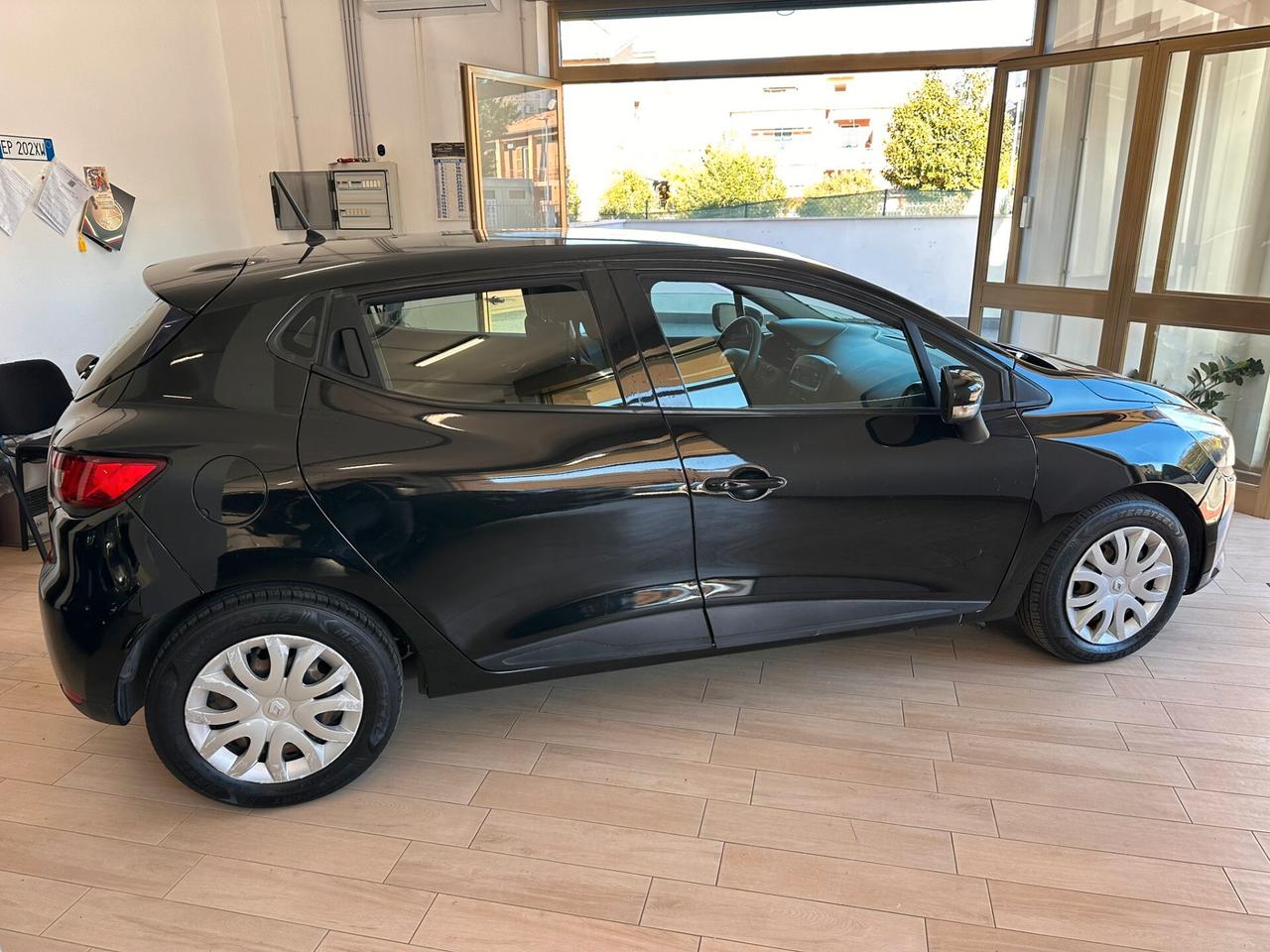 Renault Clio 1.2 75CV 5 porte Wave