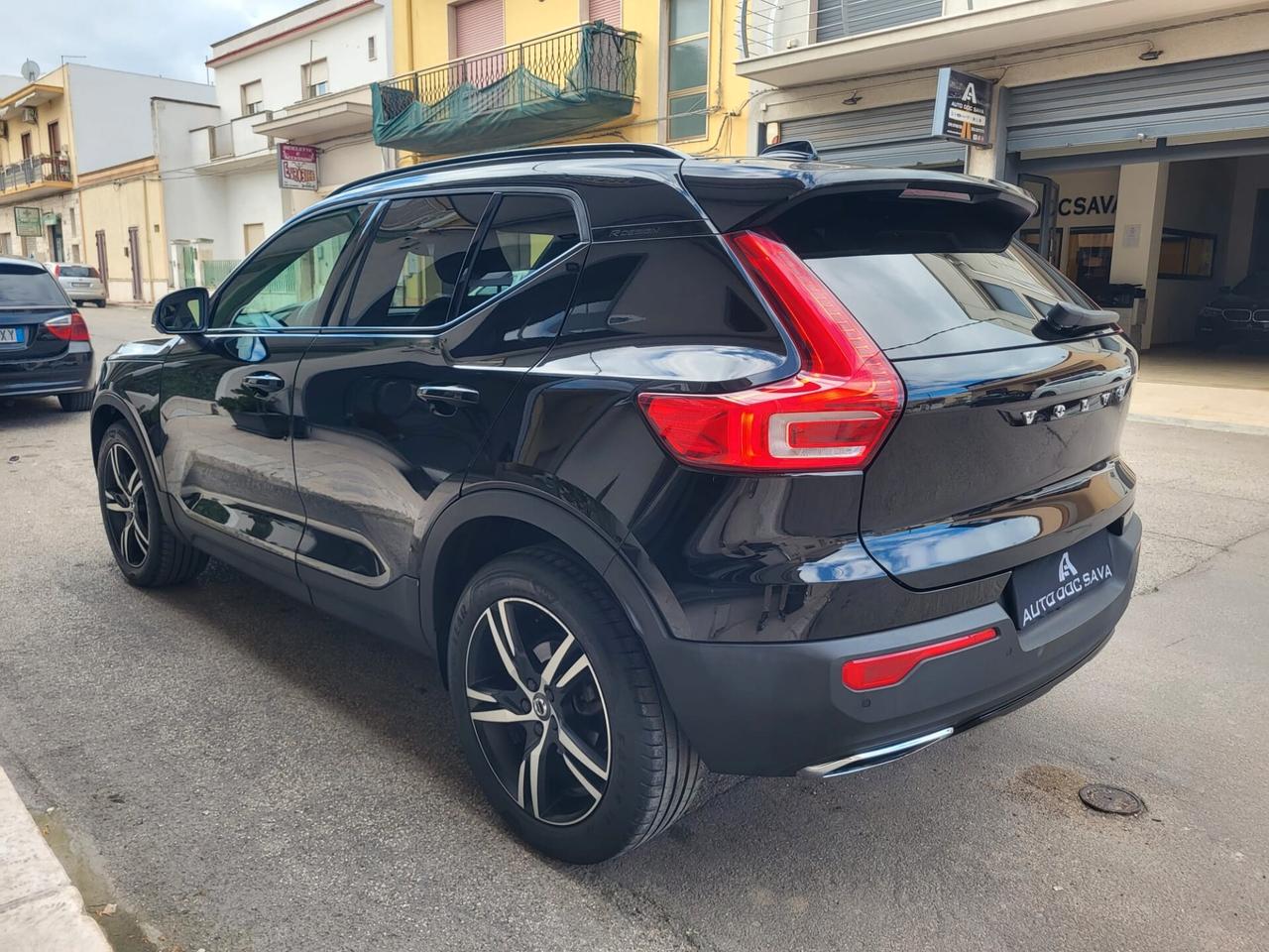 Volvo XC40 D3 Geartronic R-Design Retroc. Cerchi 19 Full Led...