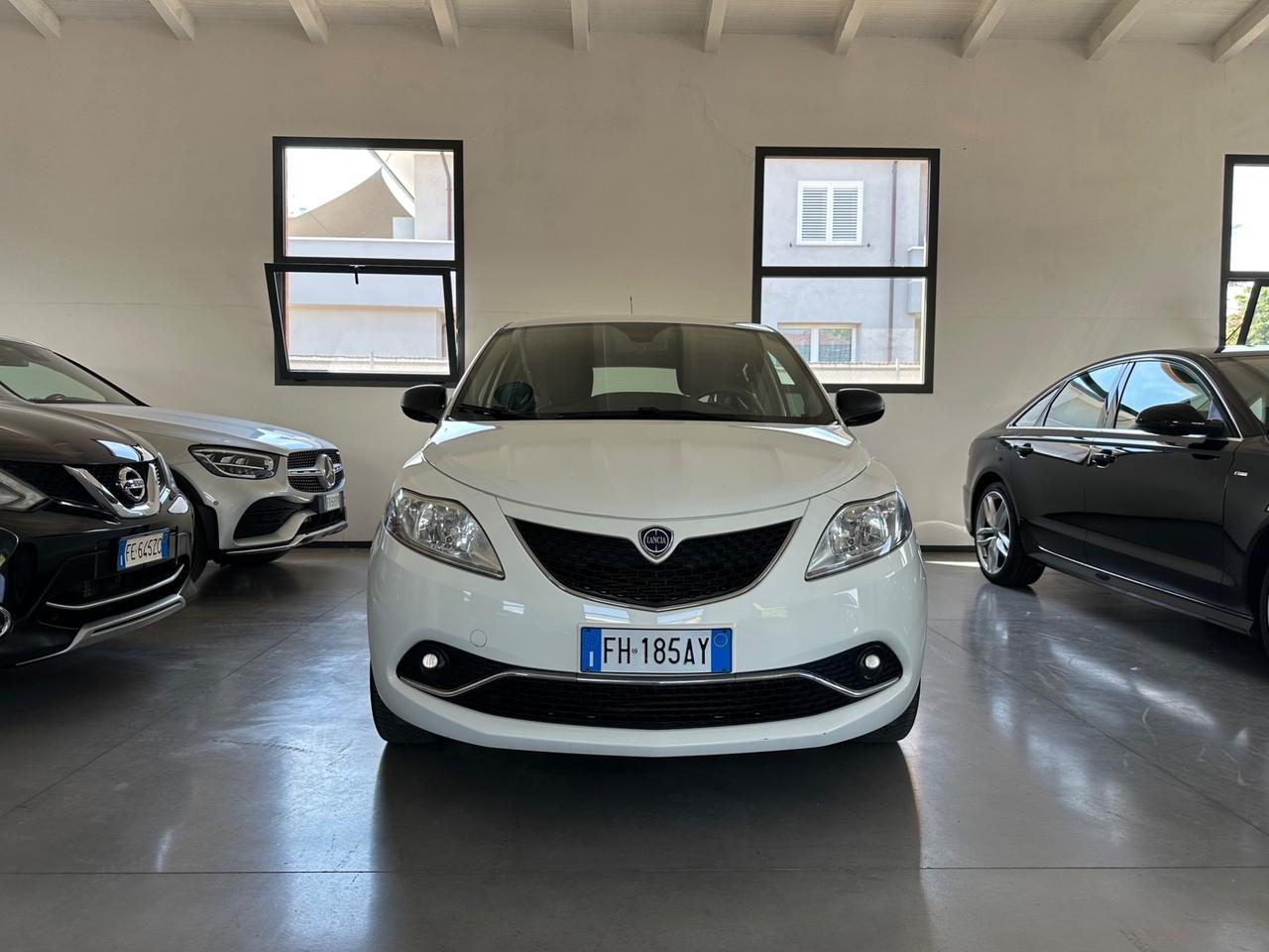 Lancia Ypsilon 1.2 69 CV 5 porte Silver