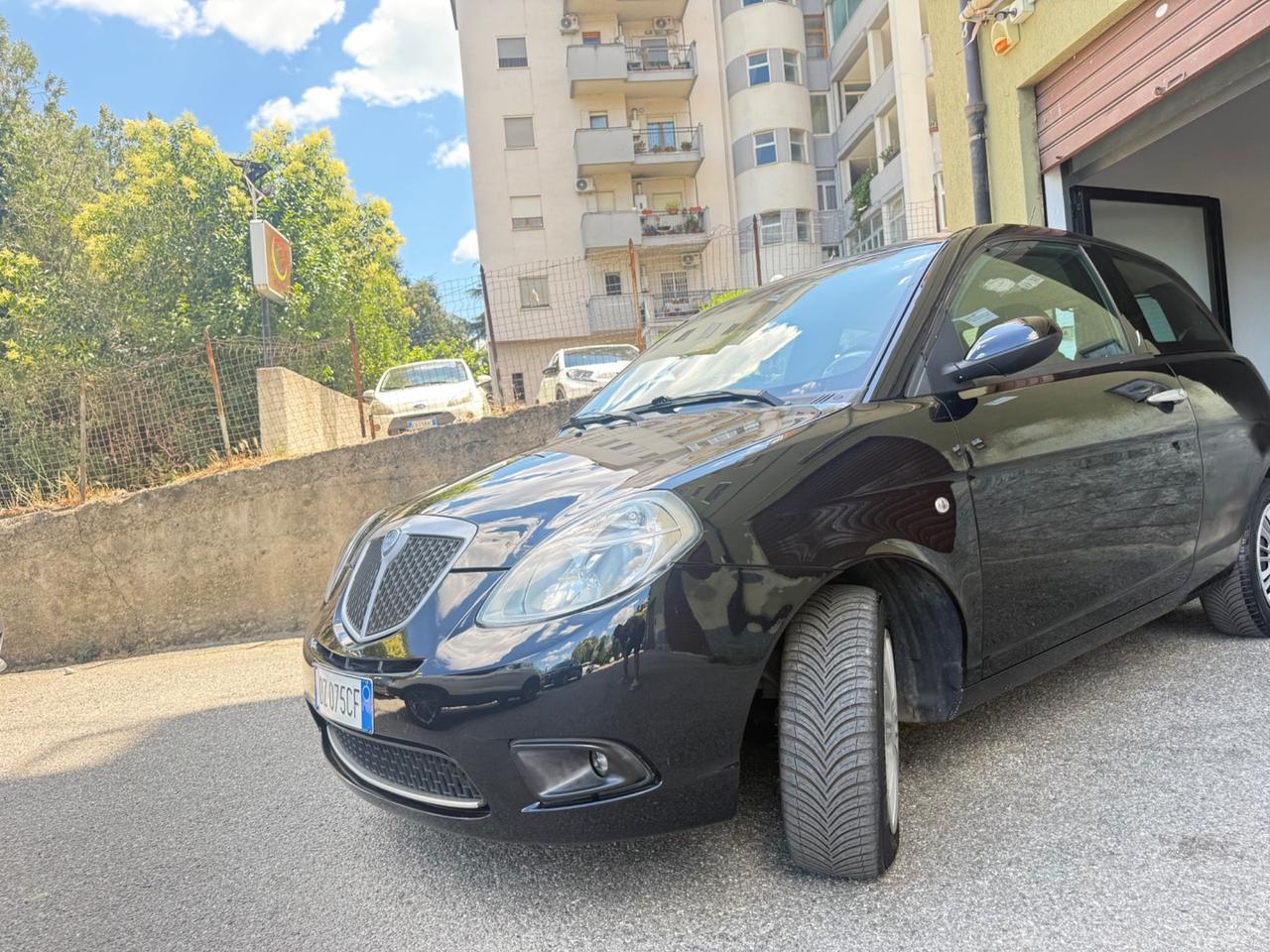 Lancia Ypsilon 1.3 MJT 75 CV Oro