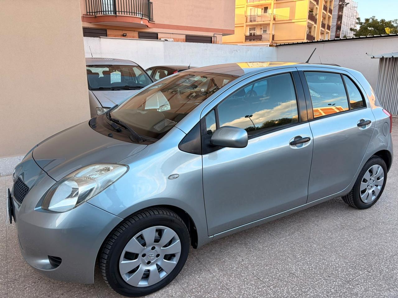 Toyota Yaris 1.0 5 porte
