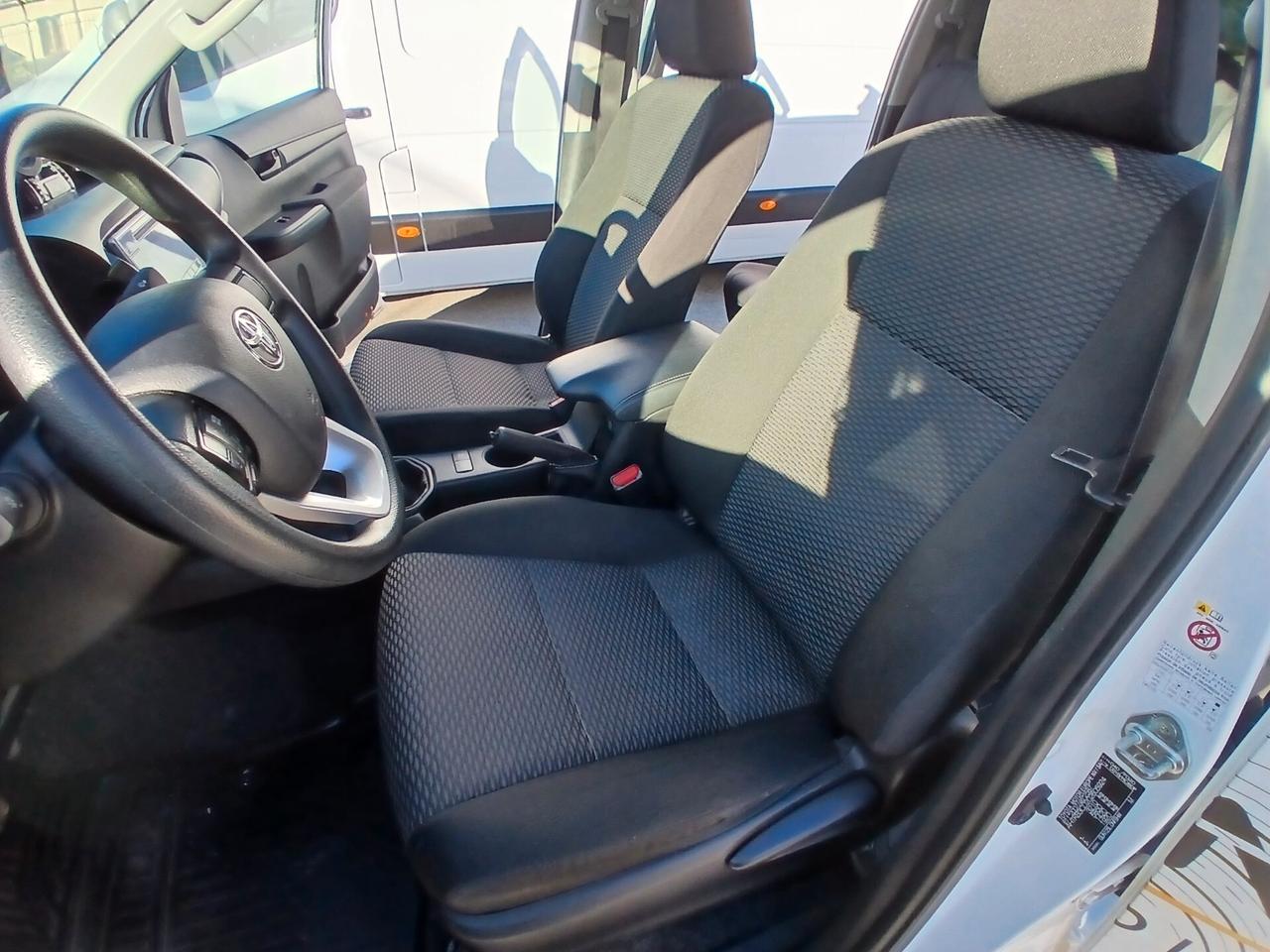 TOYOTA HILUX 2.4 D 4WD DOUBLE CAB 2017