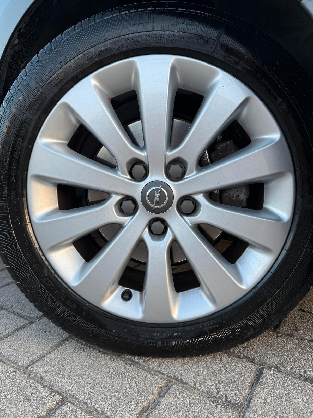 Opel Astra 1.7 CDTI 125CV COSMO 5P - OK NEOPATENTATO