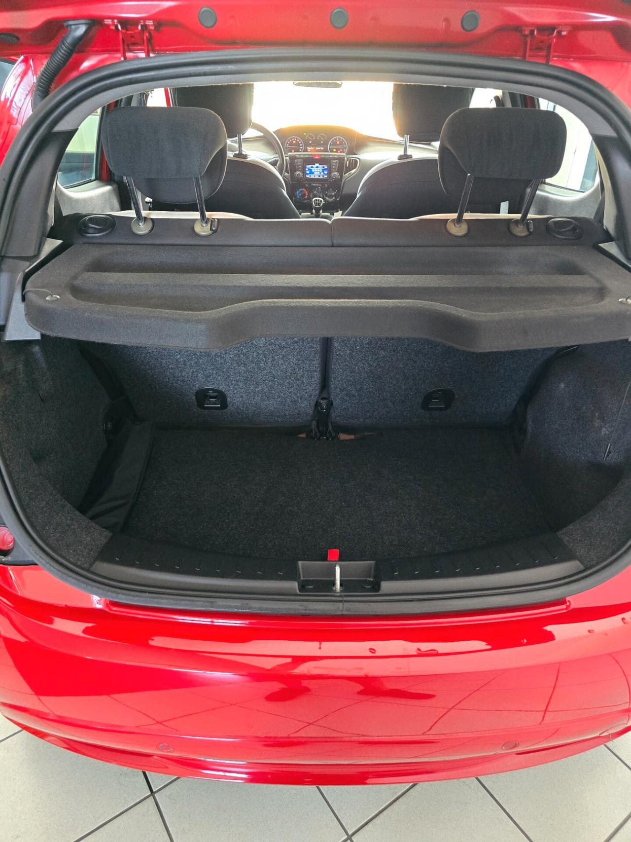 Lancia Ypsilon 1.2 69 CV 5 porte Platinum