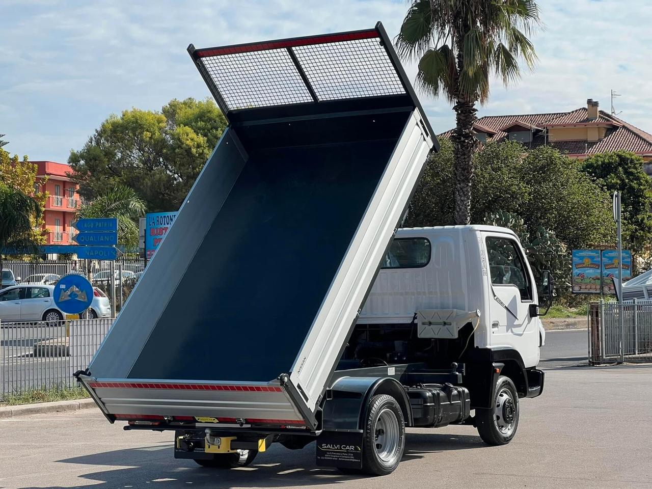 NISSAN CABSTAR RIBALTABILE TRILATERALE GANCIO TRAINO