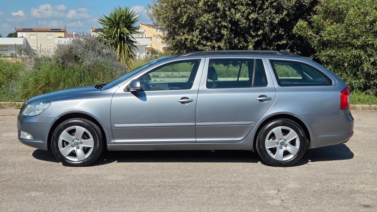 Skoda Octavia 1.6 TDI 105 CV Wagon Elegance uni pro