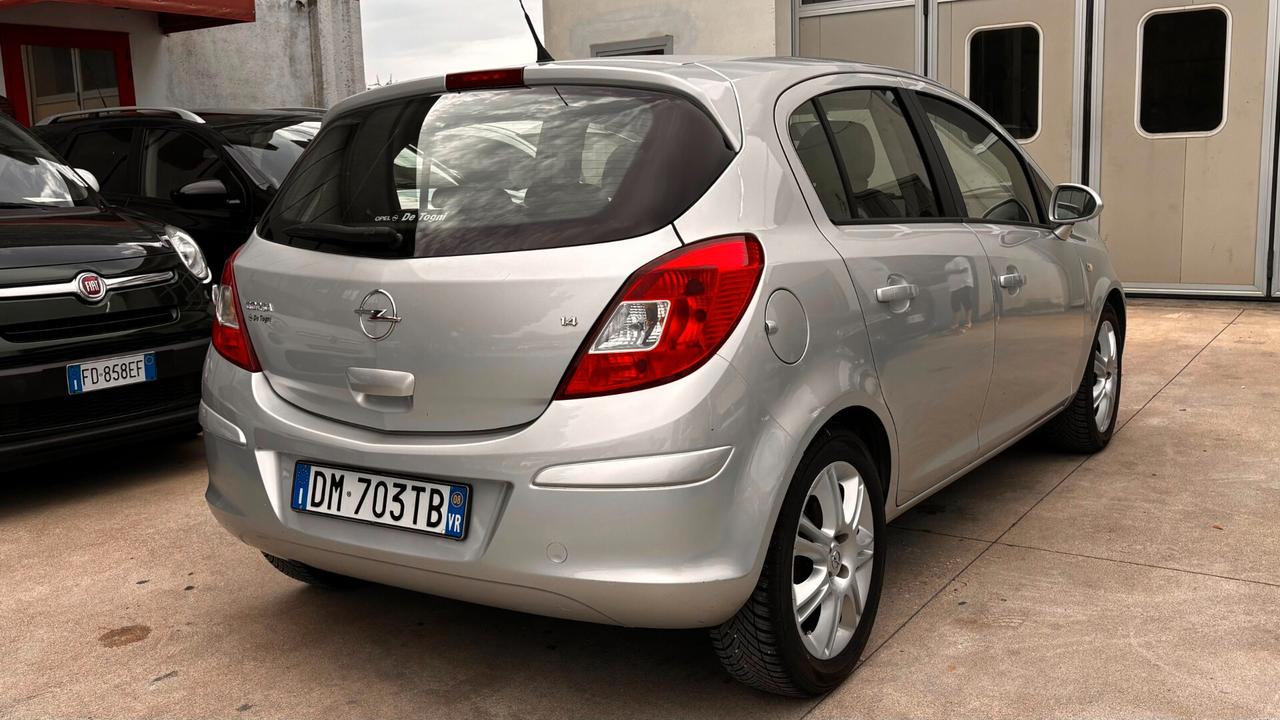 Opel Corsa 1.4 16V 5 porte Enjoy