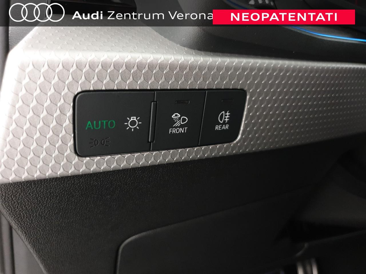 Allstreet 30TFSI 116CV S tronic Identity Contrast