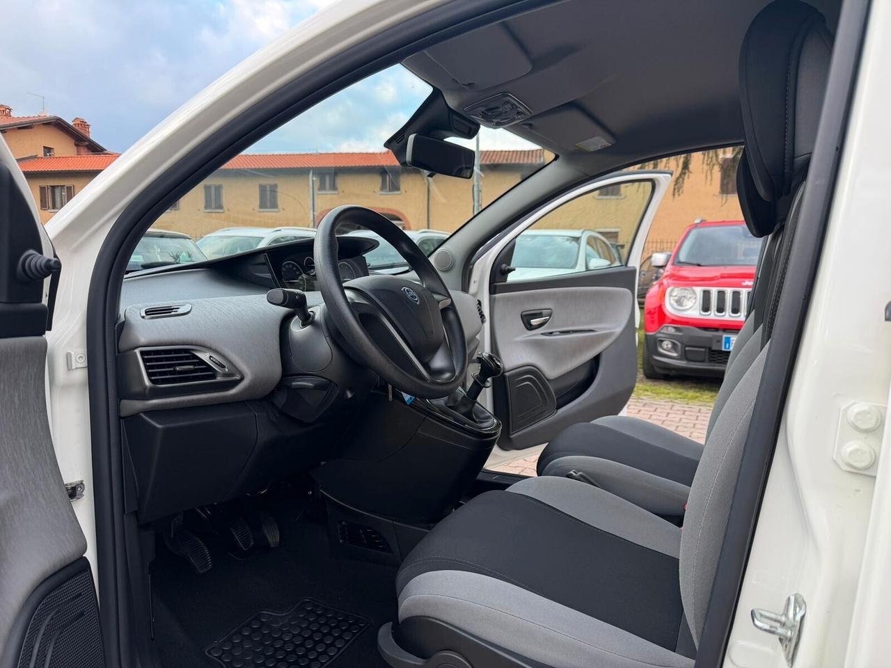 Lancia Ypsilon 1.2 69 CV 5 porte S&S OK NEOPATENTATI