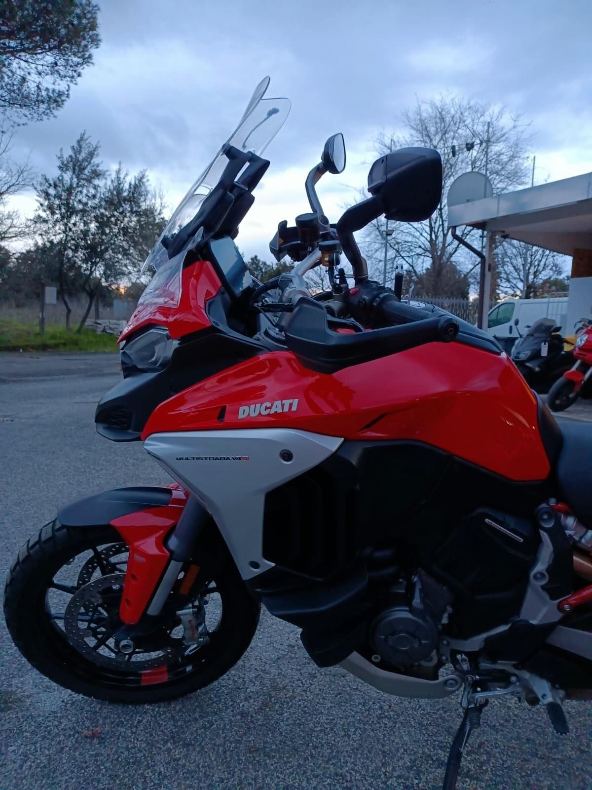 Ducati Multistrada V4 TRAVEL & RADAR