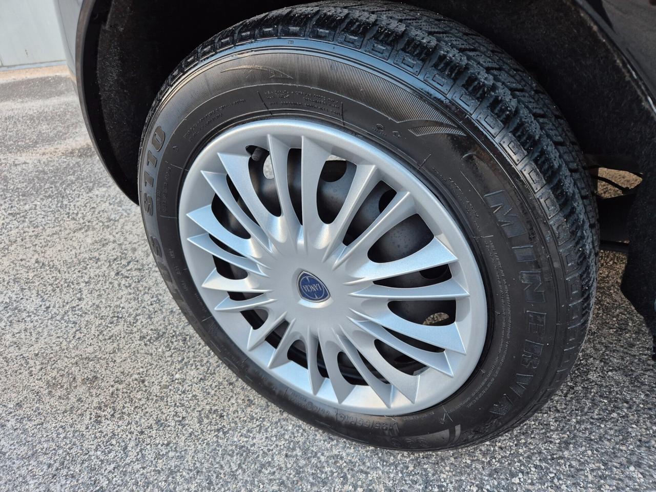 Lancia YPSILON 1.3 MJT 75 CV RESTAYLING NUOVA FULL 2010