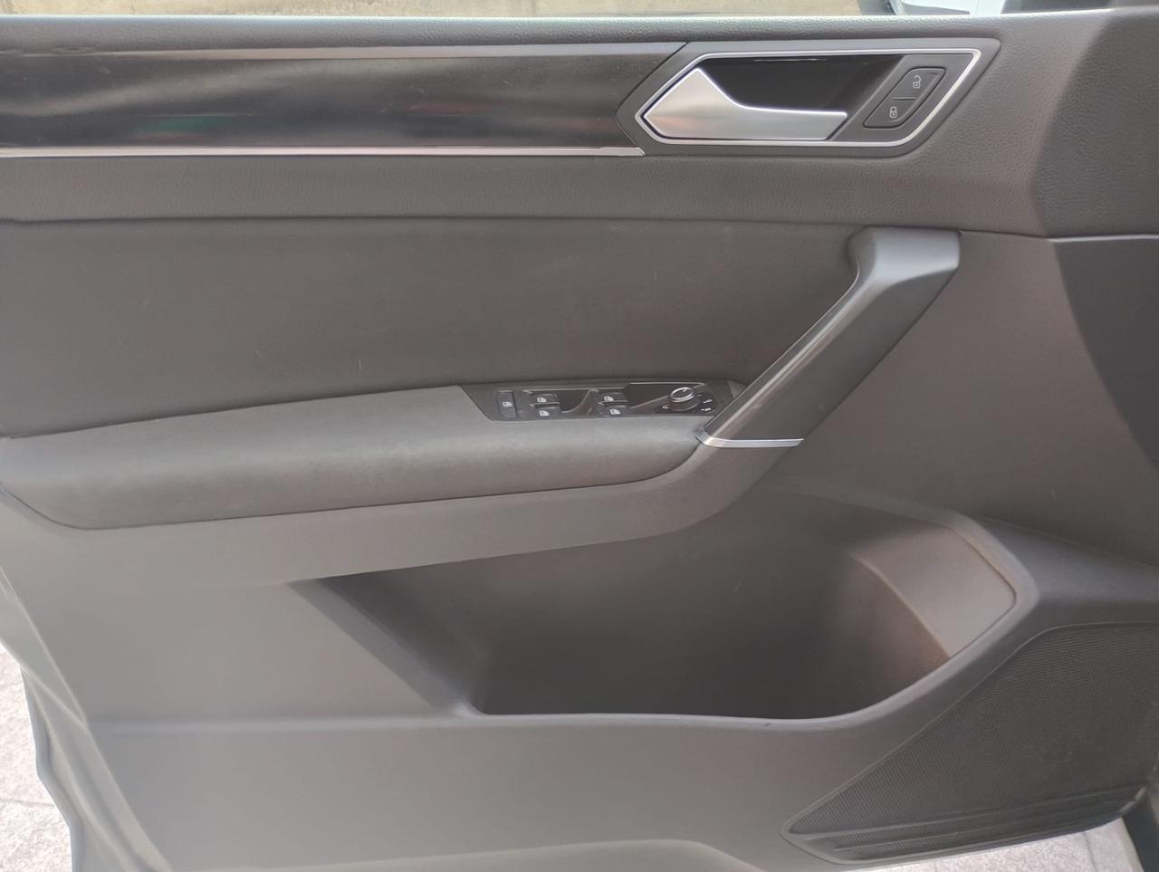 Volkswagen Touran 2.0 TDI 150 CV SCR DSG Executive BlueMotion Tech.